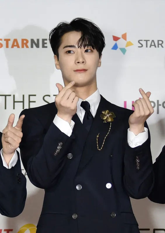 Moonbin, az ASTRO K-pop csapat tagja, fotó: AFP