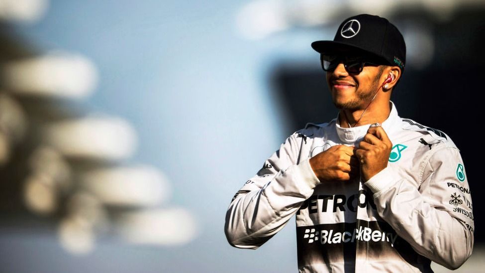 Lewis Hamilton idővel szkafanderre cserélné az overálját
