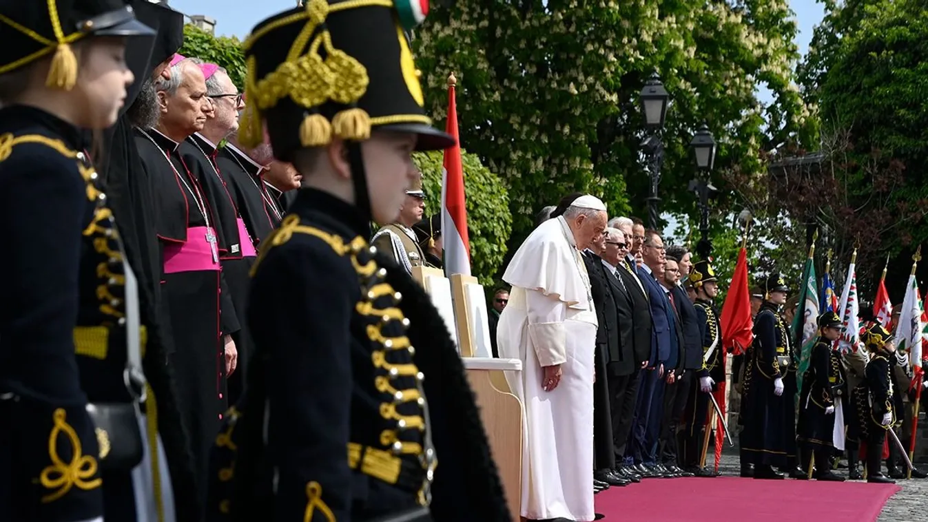 Novák Katalinnal és Orbán Viktorral találkozik Ferenc pápa