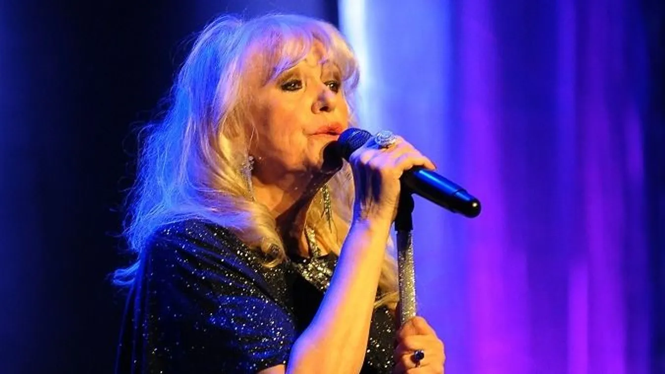 Az énekesnő a szép emlékekkel próbál túllépni a gyászon