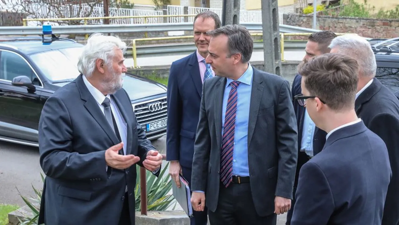 Hirtelen titkosították az amerikai követ pécsi látogatását