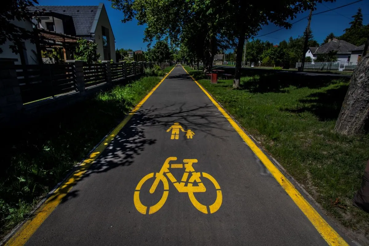 kerékpárút, bringa, balatoni bringakör,kerékpár