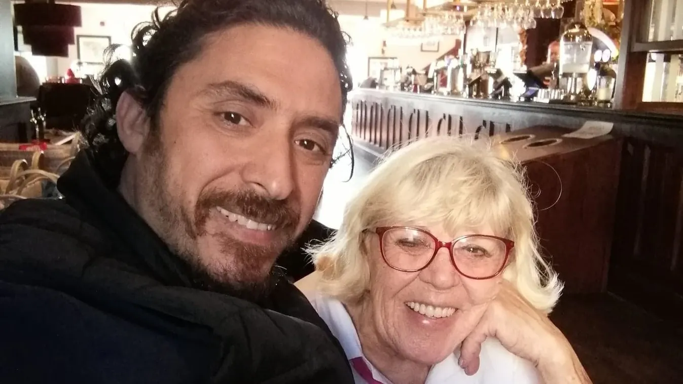 Így hancúrozik a 83 éves nagymama a 37 éves férjével