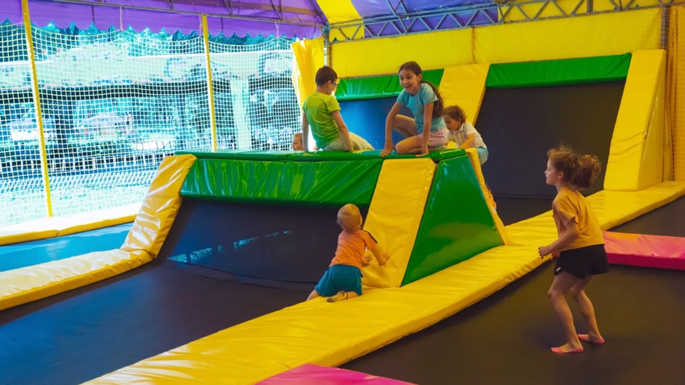 Elhunyt egy kisfiú, miután a trambulinparkban verekedett