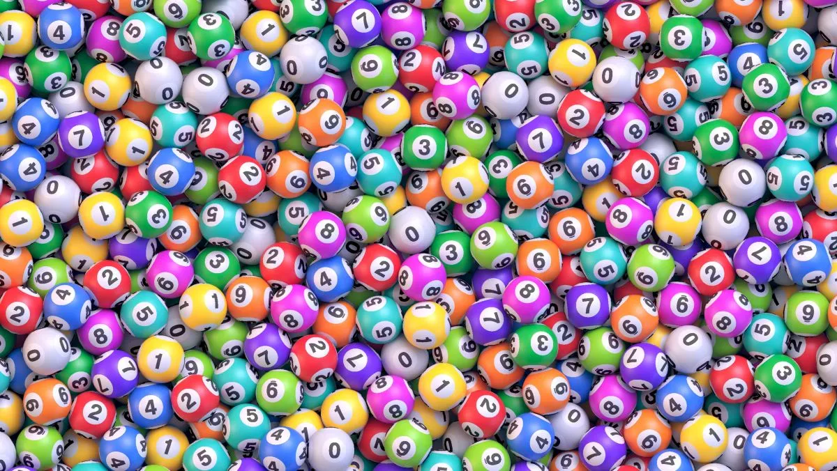 Pile,Of,Multicolored,Lottery,Balls.,Lot,Of,Bingo,Balls,With