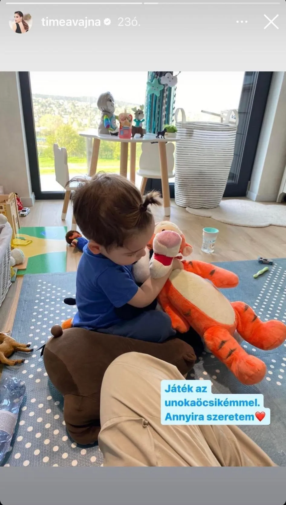 Vajna Timi és unokaöccsei