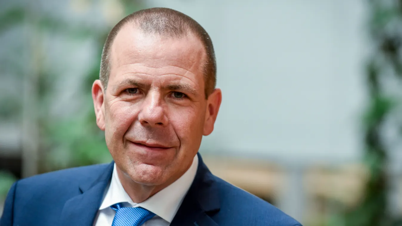 Osztrák EP-képviselő állt ki Magyarország mellett!