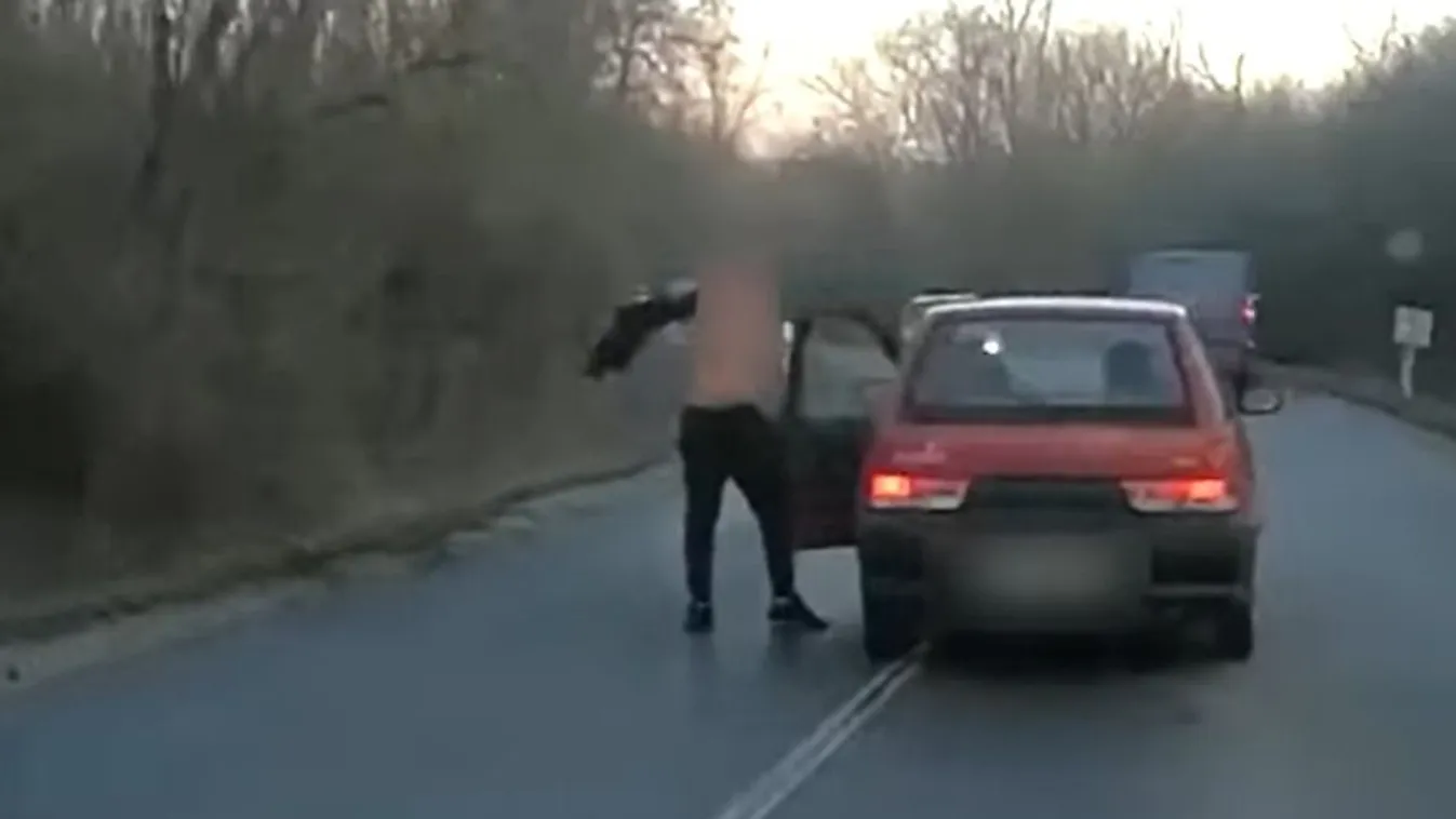 Az úton vetkőző suzukis szatír miatt állt a forgalom -videó