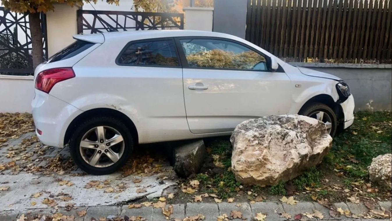 Akadályozható-e a házunk előtti parkolás?