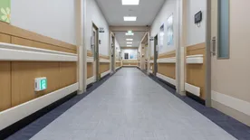 Rossz lábát műtötték meg a nyitrai férfinek, röhejes kártérítéssel szúrnák ki a szemét