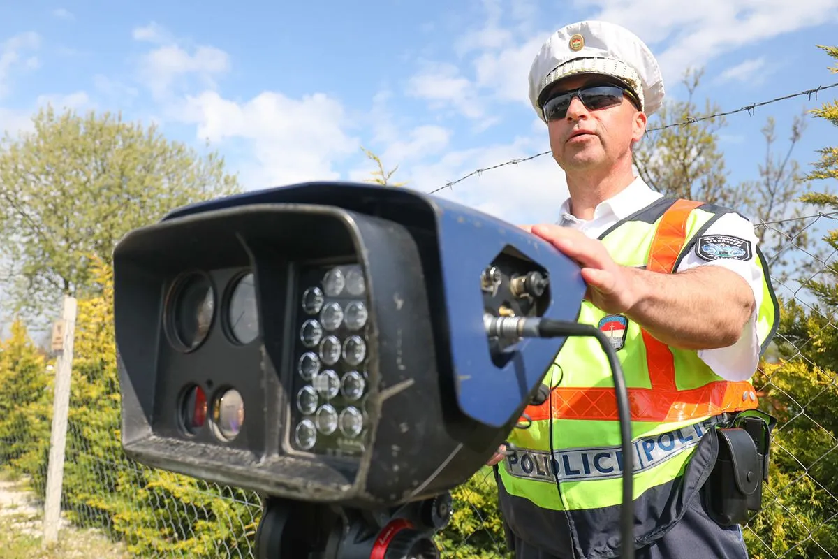 közúti ellenőrzés, traffipax, gyorshajtó, gyorshajtás