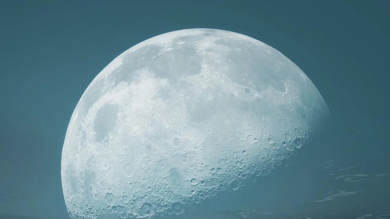 Elképesztő fotók érkeztek a Hold túlsó oldaláról