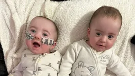 "Az egész világom darabokra hullott" - azt hitte az édesanya, mindkét ikerbabáját elvesztette, amikor csodakiáltásokat hallott