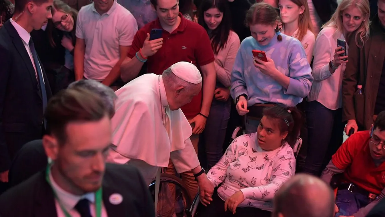 Ezt üzente Ferenc pápa a fiataloknak
