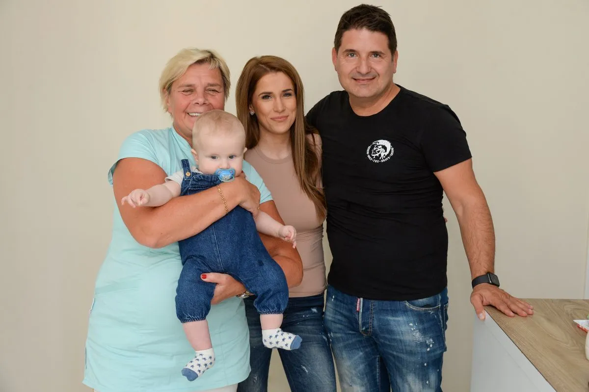 Hajdú péter és családja
