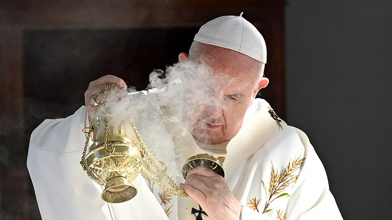 Ezt jelenti a tömjén Ferenc pápa budapesti miséjén
