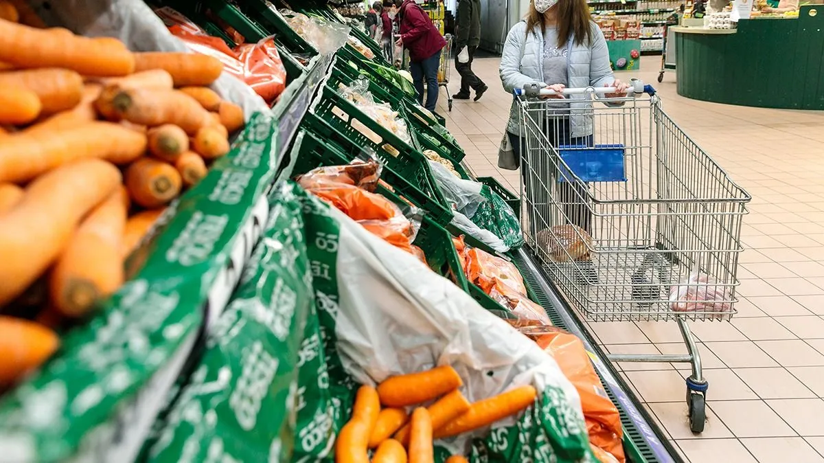 élelmiszer, bevásárlás, vásárlás, akció, bevásárlókocsi, sárgarépa