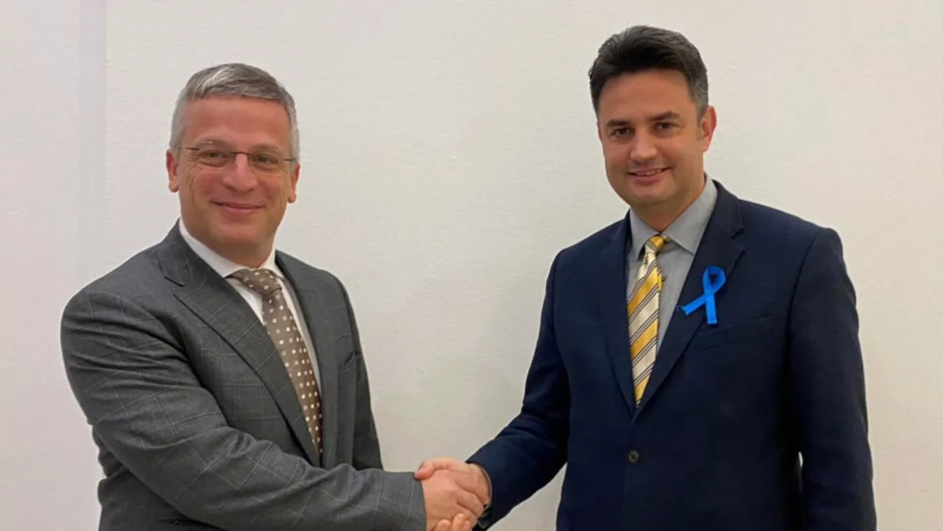 Így kapcsolódik egybe Gyurcsány titkosszolgálata és az USA-követ kampányembere