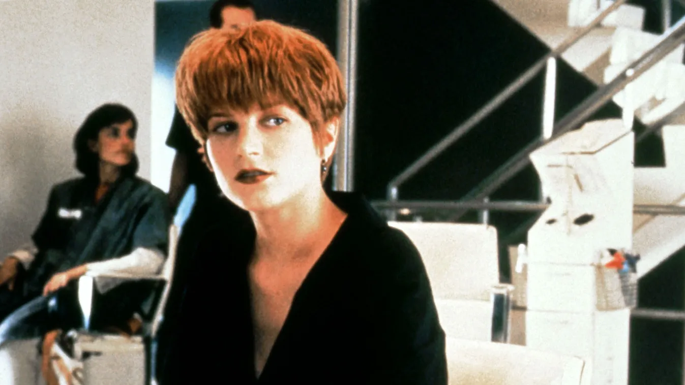 Nem hiszel a szemednek: így néz ki ma Bridget Fonda