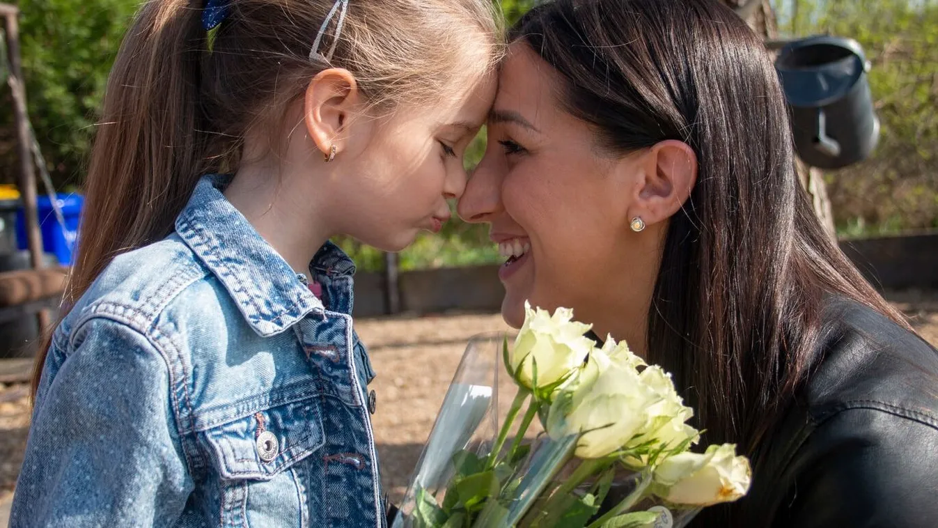 Hornung Ágnes: Isten éltesse az édesanyákat!