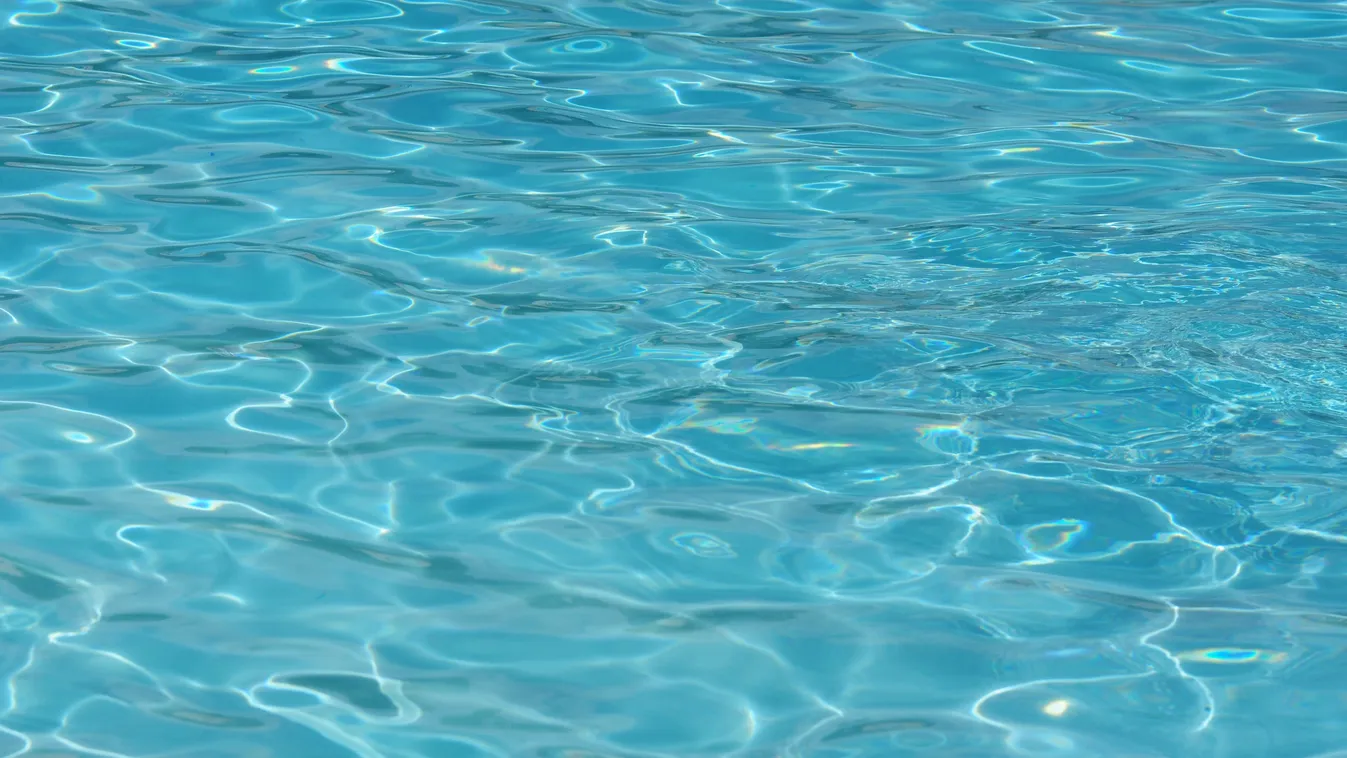 Megfulladt egy hétéves kislány, míg az anyukája italozott