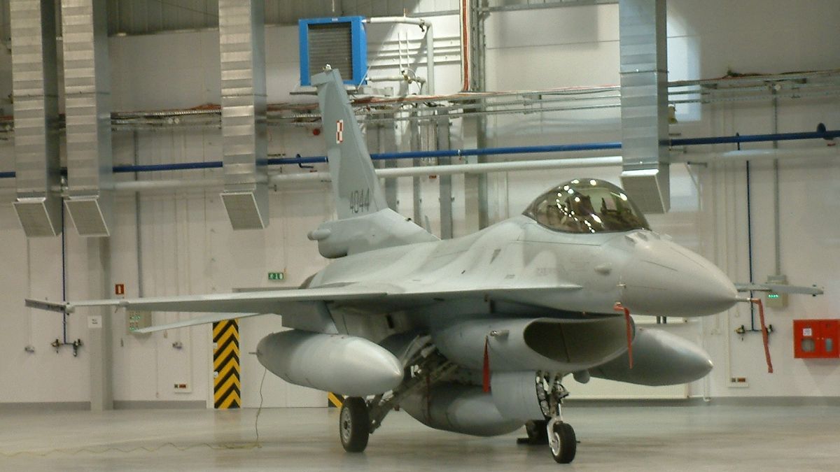 Mégis kaphat Ukrajna F-16-os vadászgépeket