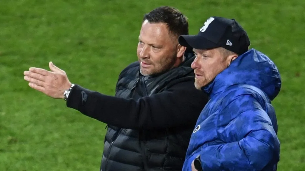 Dárdait (balra) és akkori segítőjét, Neuendorfot 2021 végén menesztette Bobic