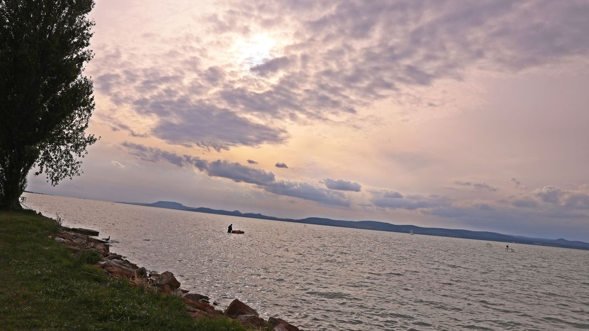 A Balatonparttól 150 méterre találtak rá egy 84 éves férfira a rendőrök