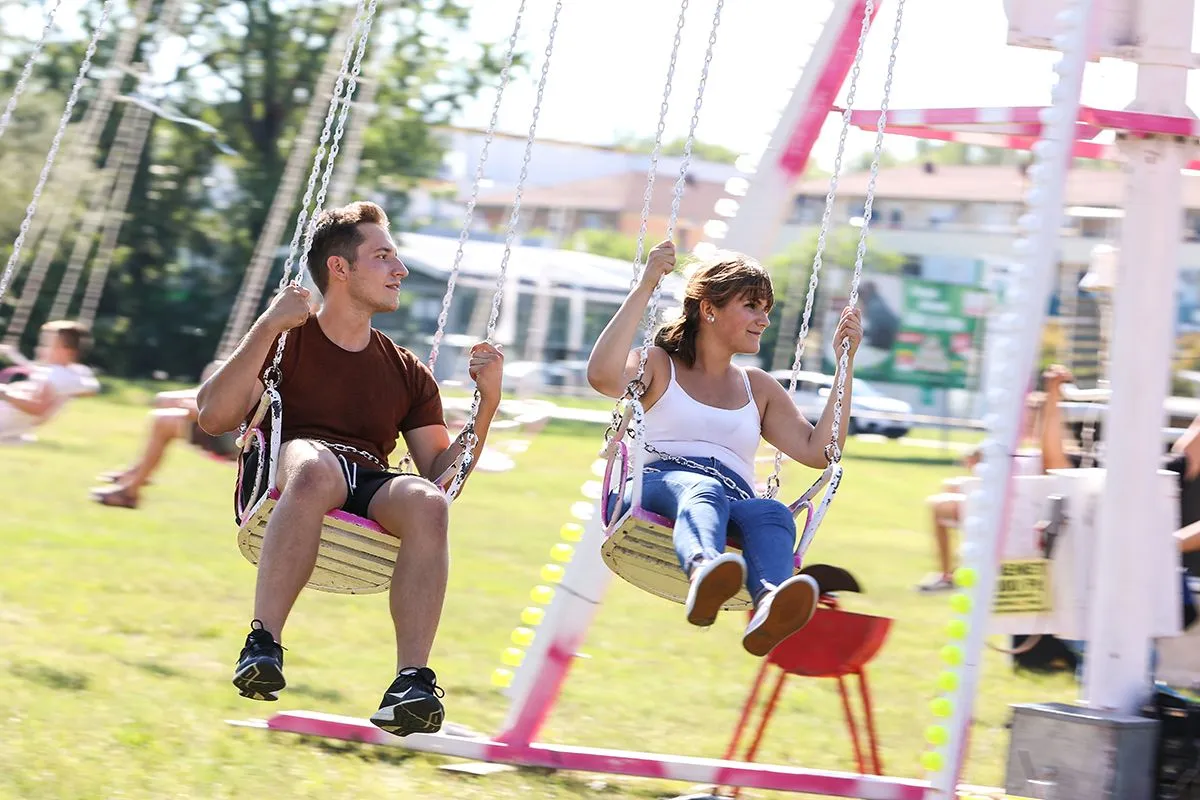 gyereknap, gyermeknap, körhinta, hinta, vursli