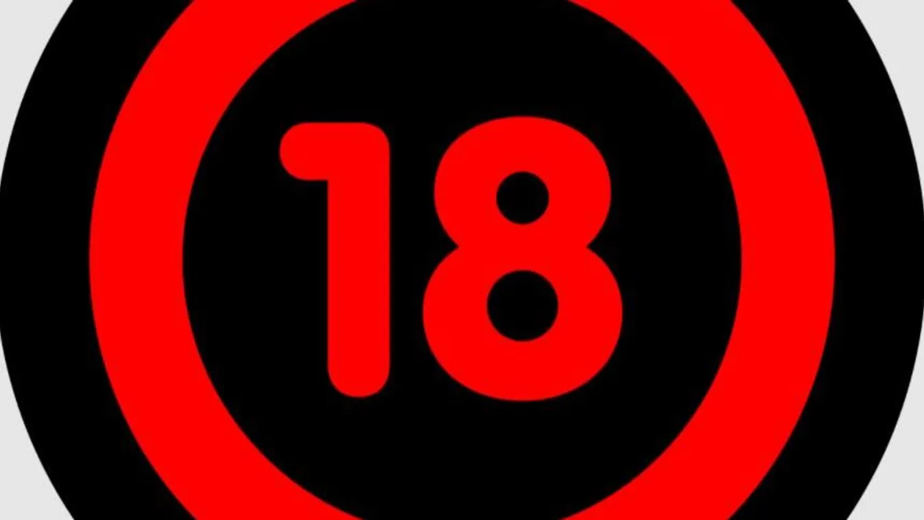 Forró képek: benzinkúton villantott a szexi modell