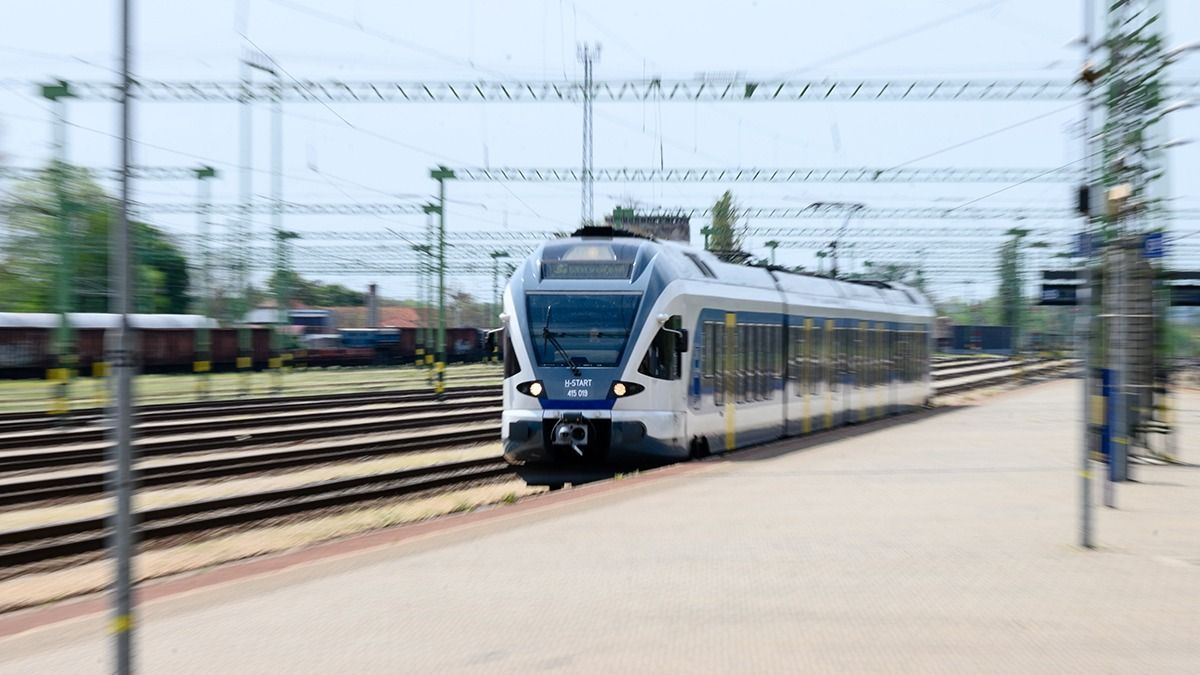 Most érkezett: gázolt az Intercity Agárdon