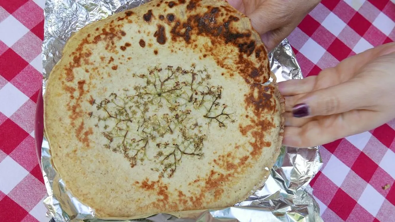 Így készül az isteni bodzás palacsinta, ezt tedd a tésztába