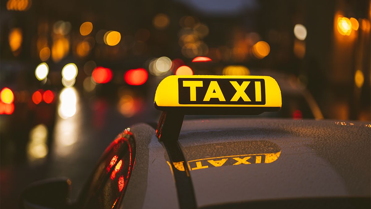 Illuminated,Taxi,Sign,On,Top,Of,A,Car.,City,Lights