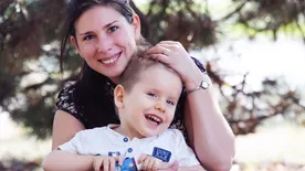 "Azt éreztem, büszke rám" – Csodanő díjat kapott SMA Tomika anyukája