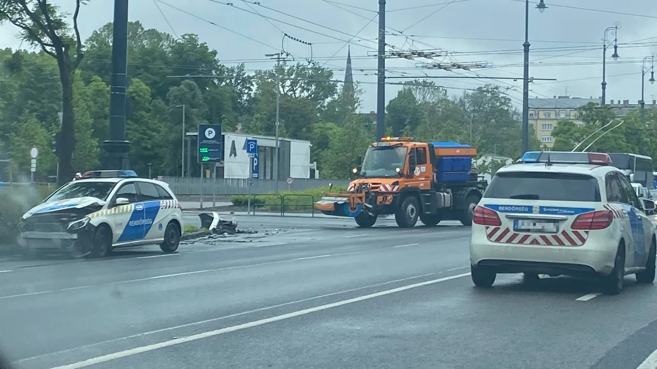 Rendőrautó szenvedett balesetet Budapesten