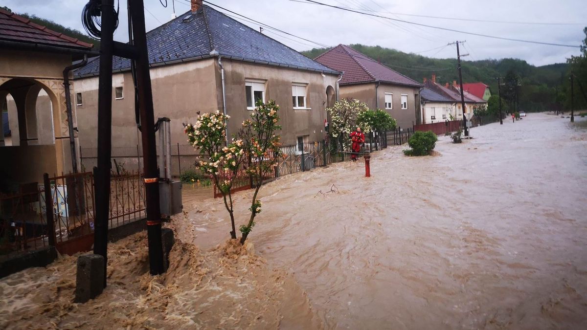 Több száz épületet öntött el a víz Erdélyben