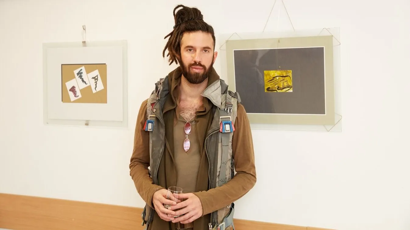 Saját folyót hoz létre a háza mellett Varga Viktor