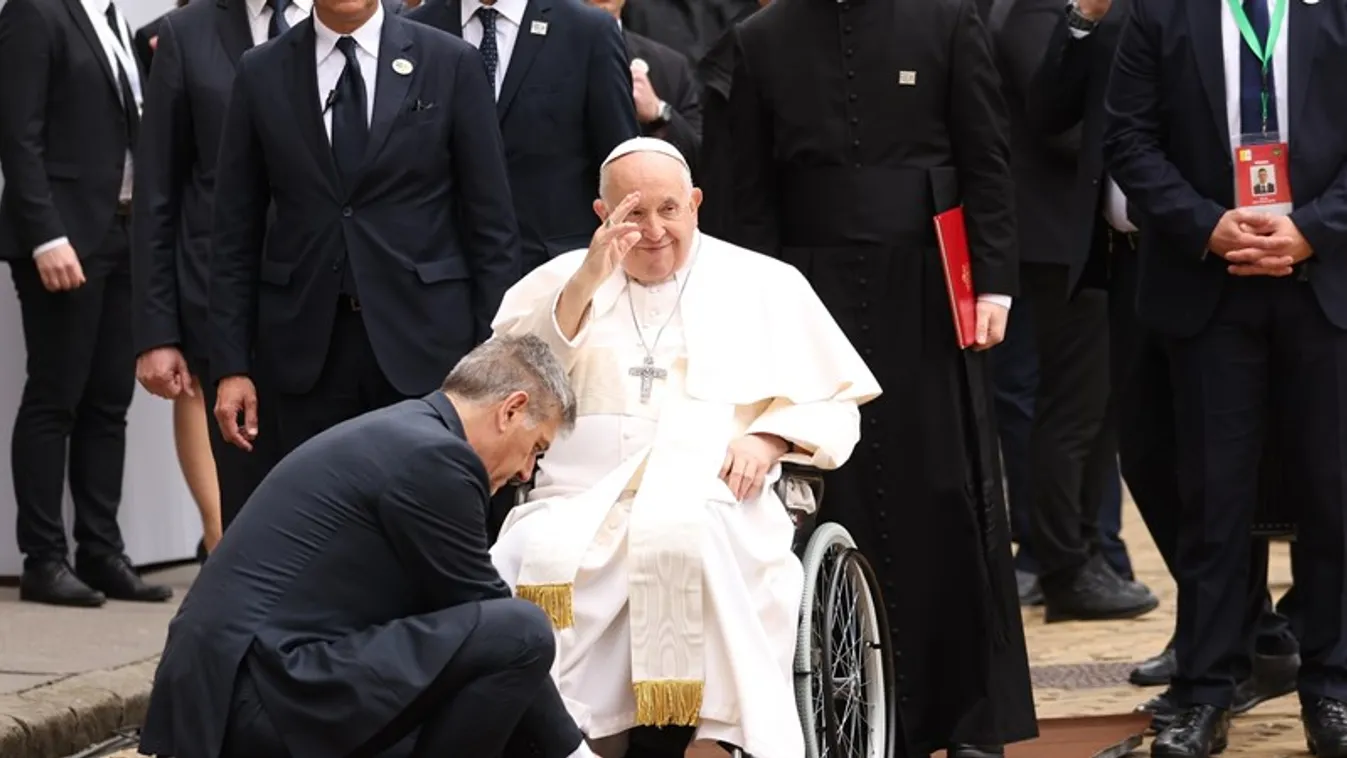 A közmédia munkatársainak közös sikere  is a pápalátogatás