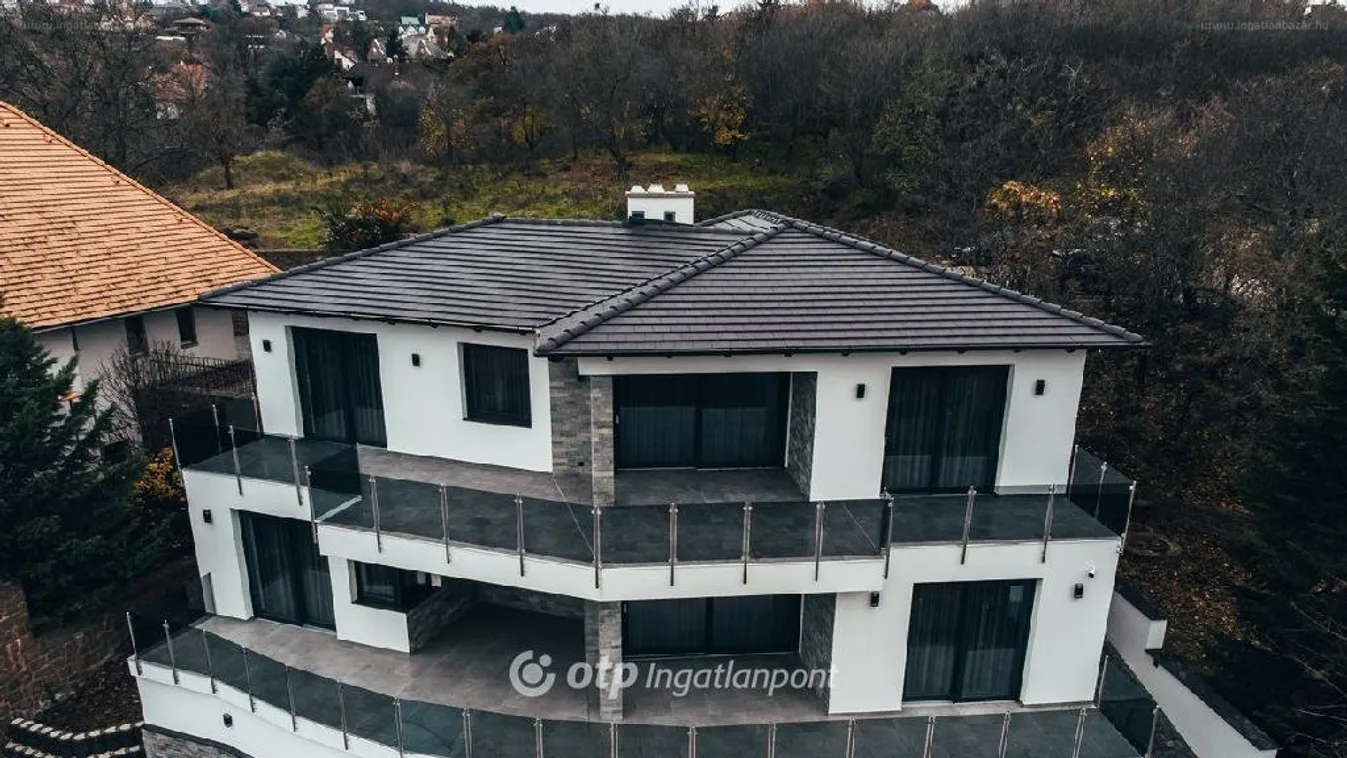 Hol van már a Kádár-kocka? Így fest ma egy ház Almádiban…