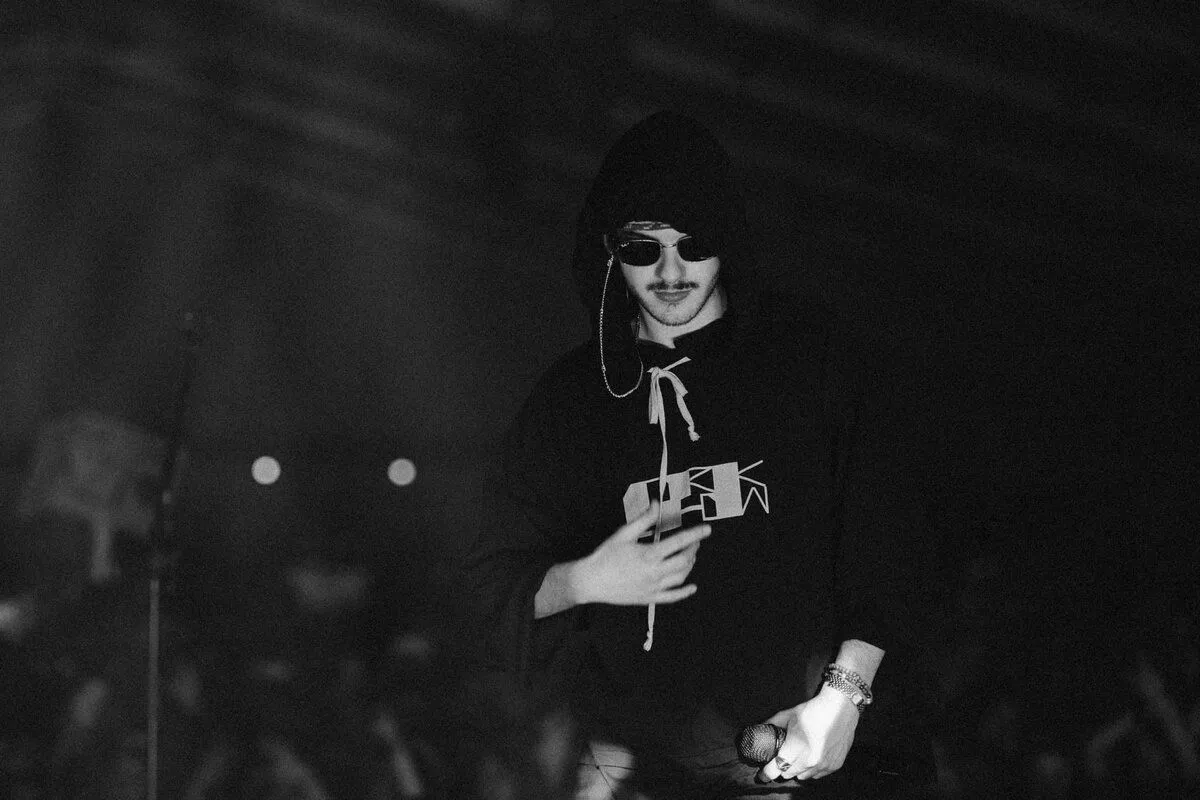 Azahriah erősen beleszállt rajongóiba