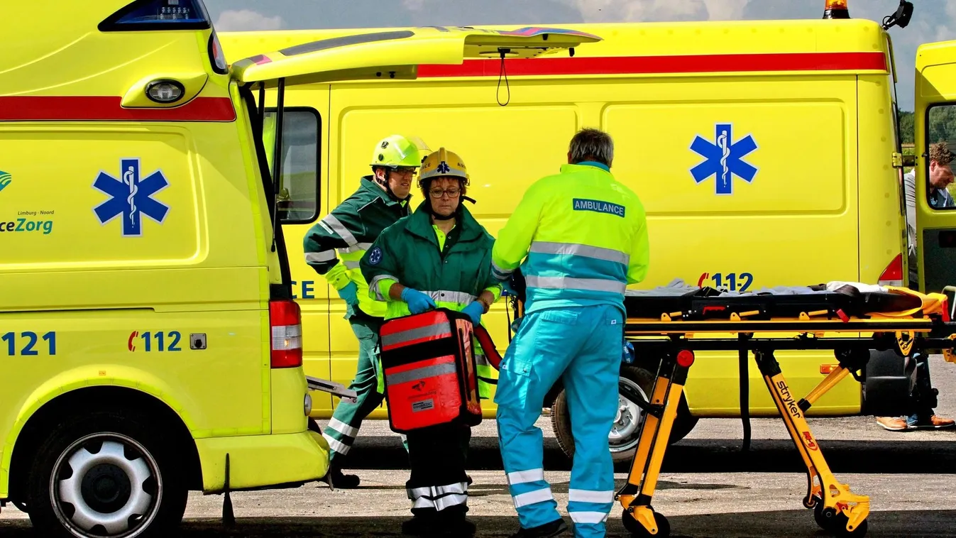 Középiskolás diákok zuhantak a mélybe a hídról