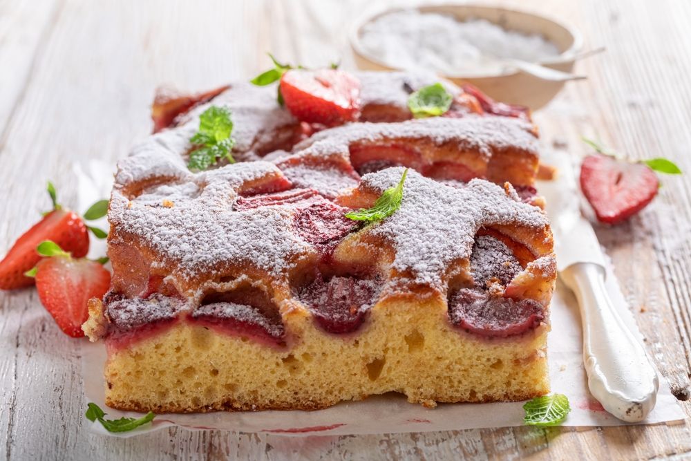 Hot,And,Delicious,Strawberry,Cake,With,Fresh,Fruits,And,Sugar.