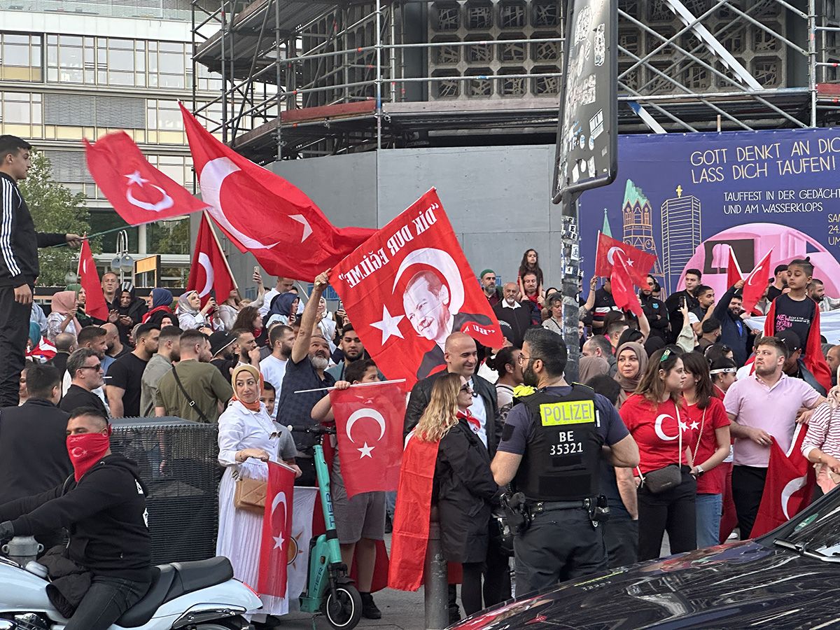Erdogan supporters celebrate in Berlin after Turkiye’s presidential runoff election