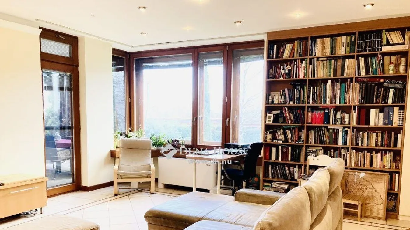 Akadálymentesség és pompa? Ebben a hárshegyi lakásban mind benne van