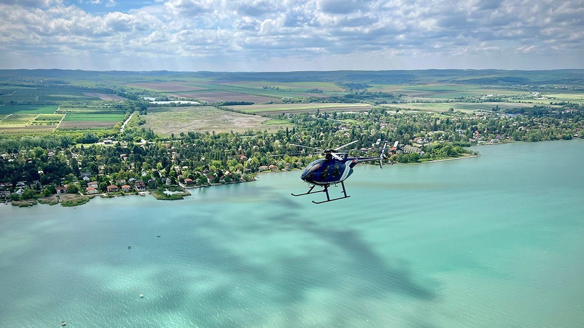 Indul a szezon a Balatonon: videón a légimentők gyakorlatozása