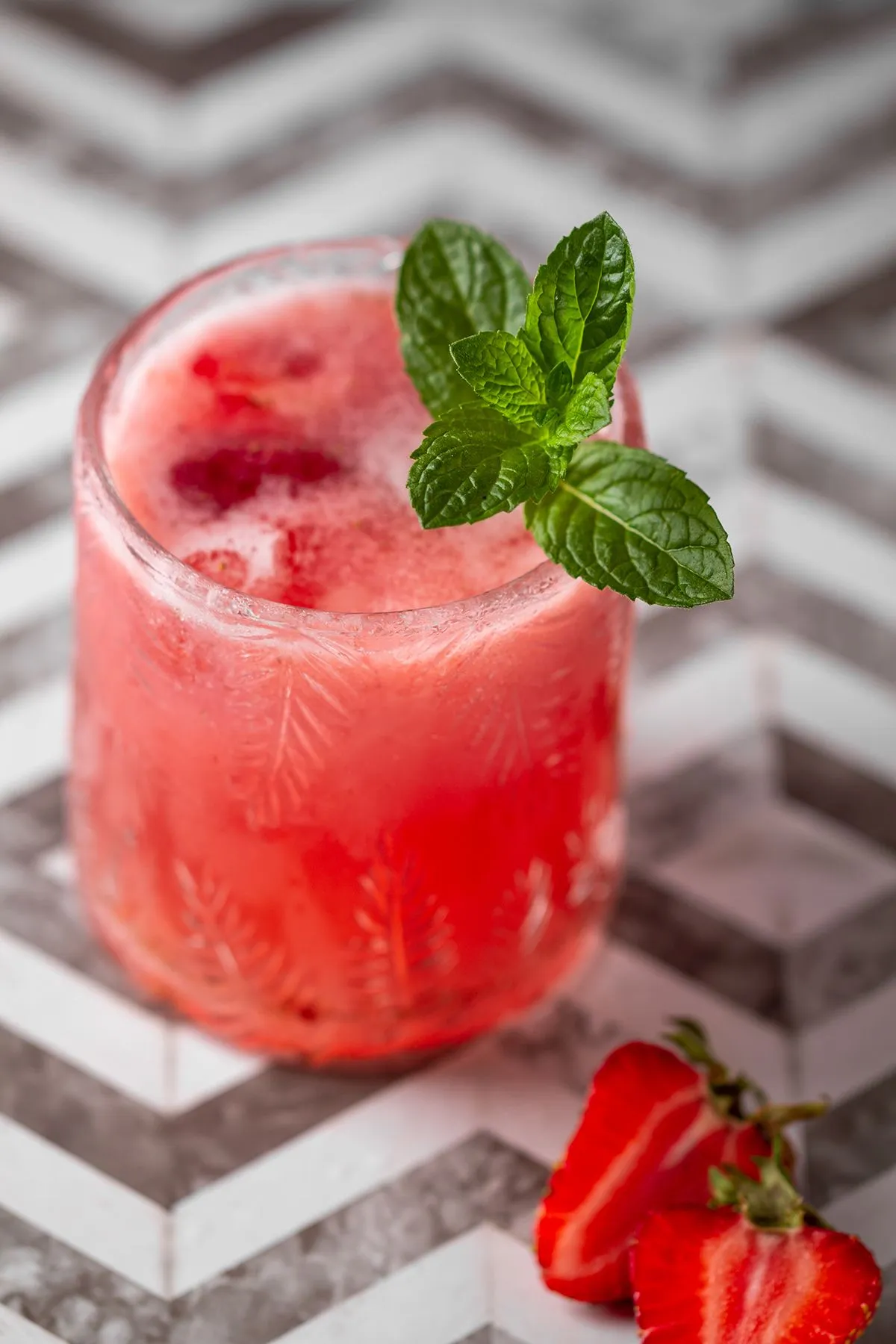 Fresh,Strawberry,Cocktail.,Fresh,Summer,Cocktail,With,Strawberry,And,Ice