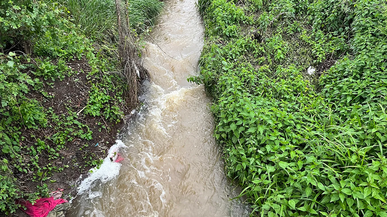 Egyik rokona emelte ki a patakból a 3 éves kisfiú testét