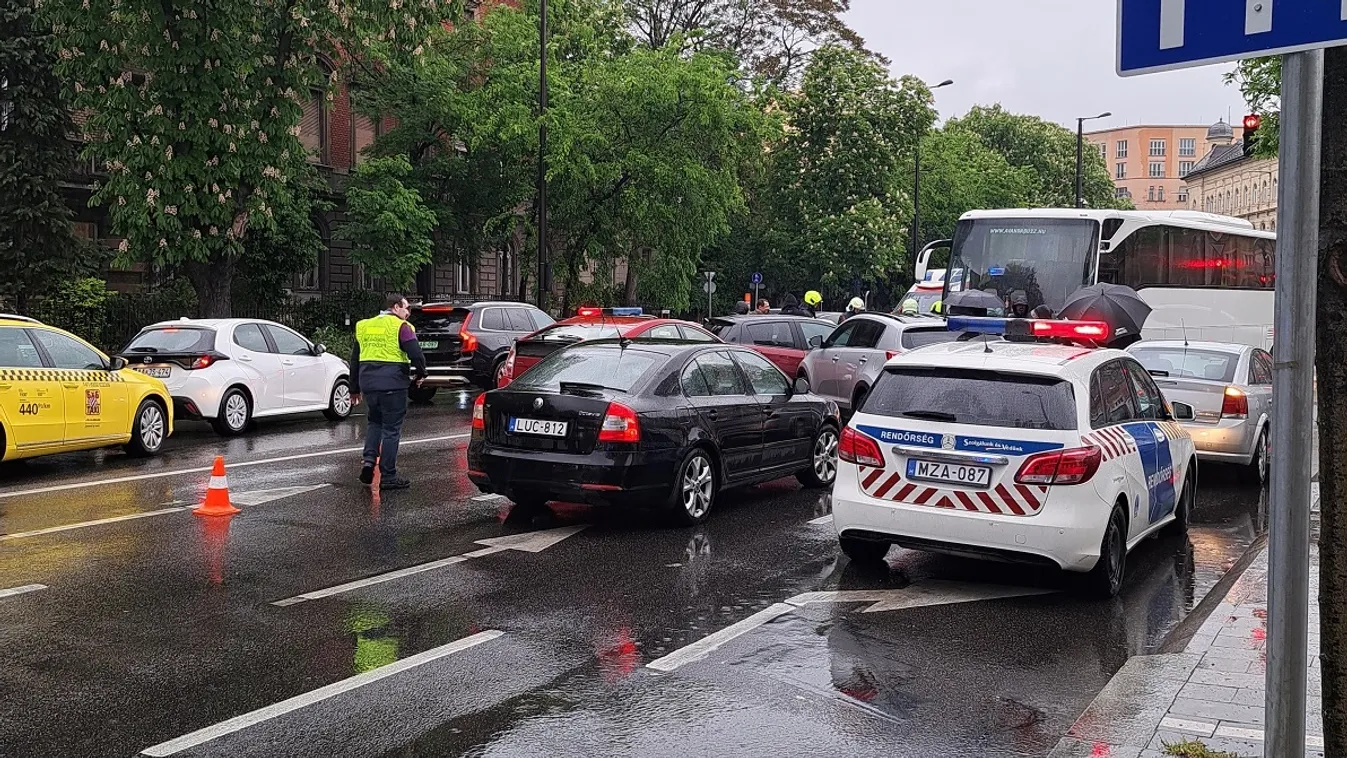 Rosszul lett a buszsofőr, tarolt a Széll Kálmán téren - Fotó