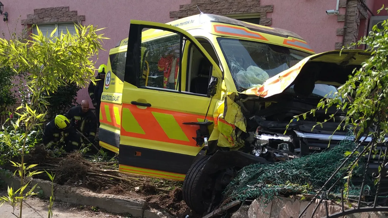 Brutális mentőbaleset történt a X. kerületben – fotók