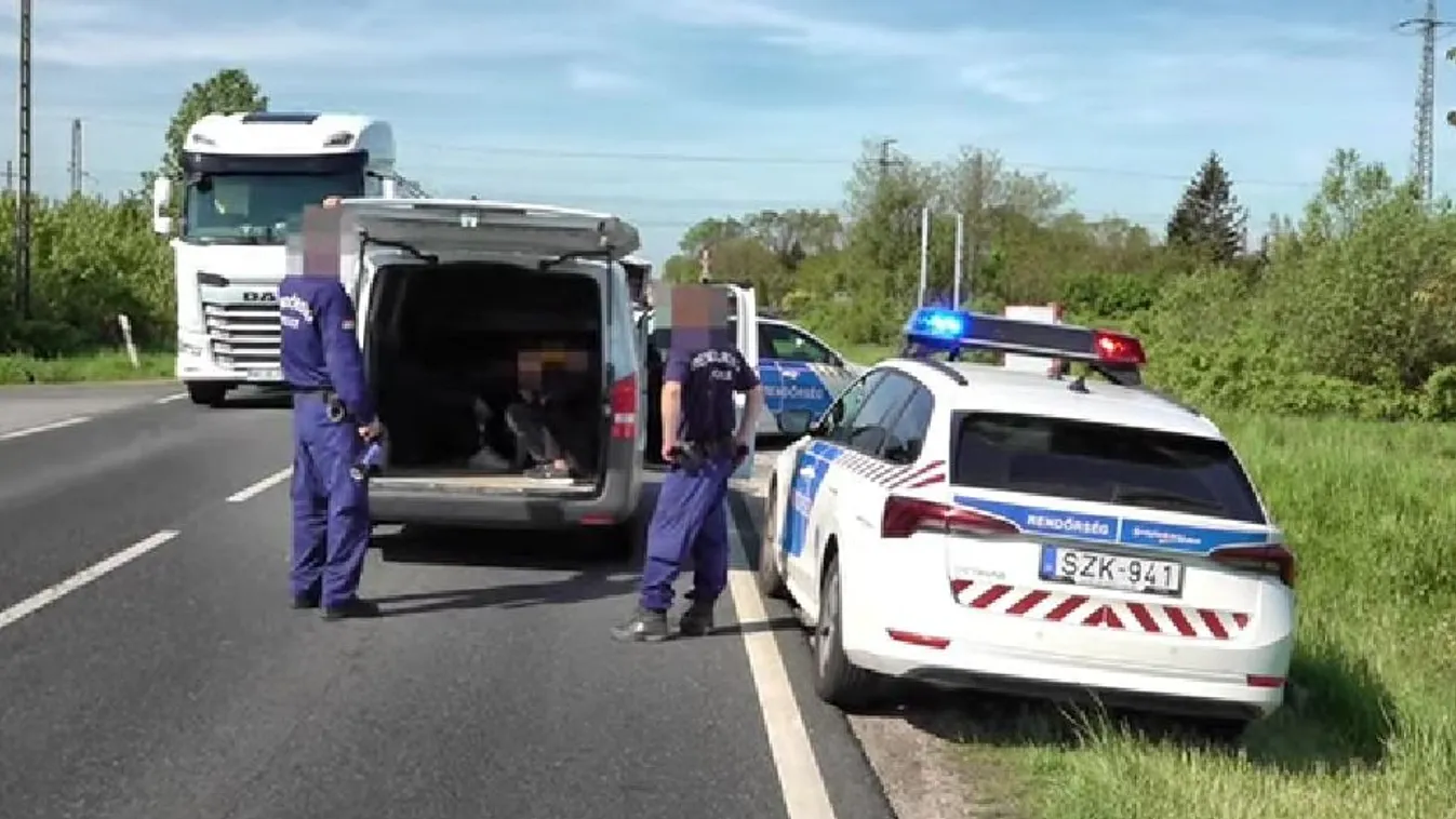 Mentő is érkezett az embercsempész elfogásakor Szombathelyen